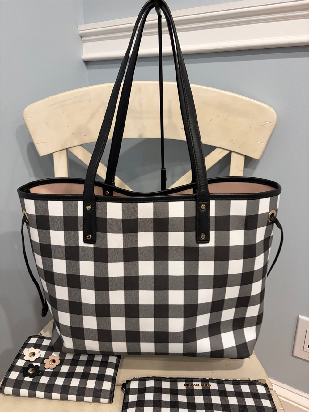 MICHAEL KORS Black & White Gingham Tote with Floral Charm, wallet and pouch set - Picture 5 of 13
